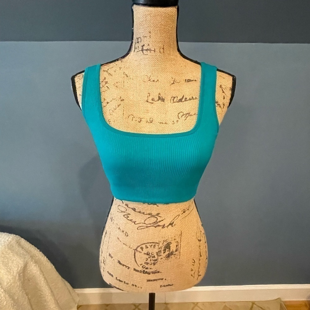EUC Athletic sports top